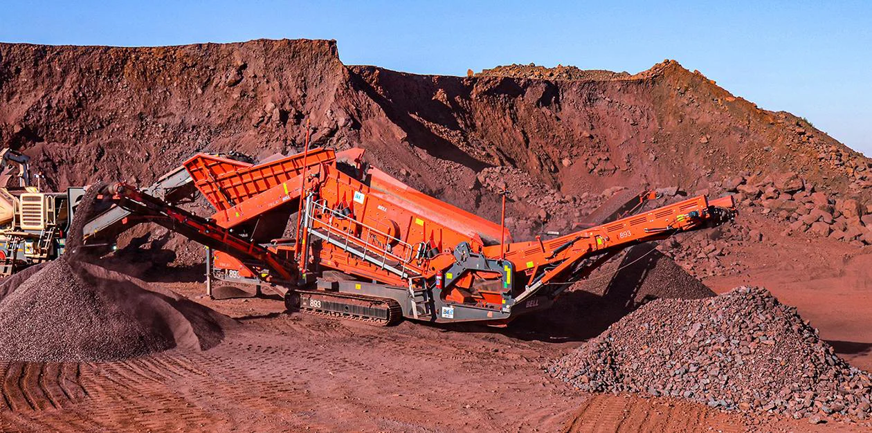 B&E thrilled with new Finlay Screen and Kobelco 85t Excavators