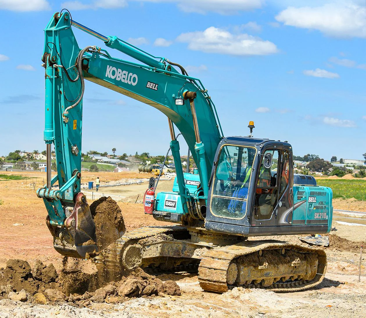 Burger and Wallace grows its Bell fleet with new Kobelco Excavator