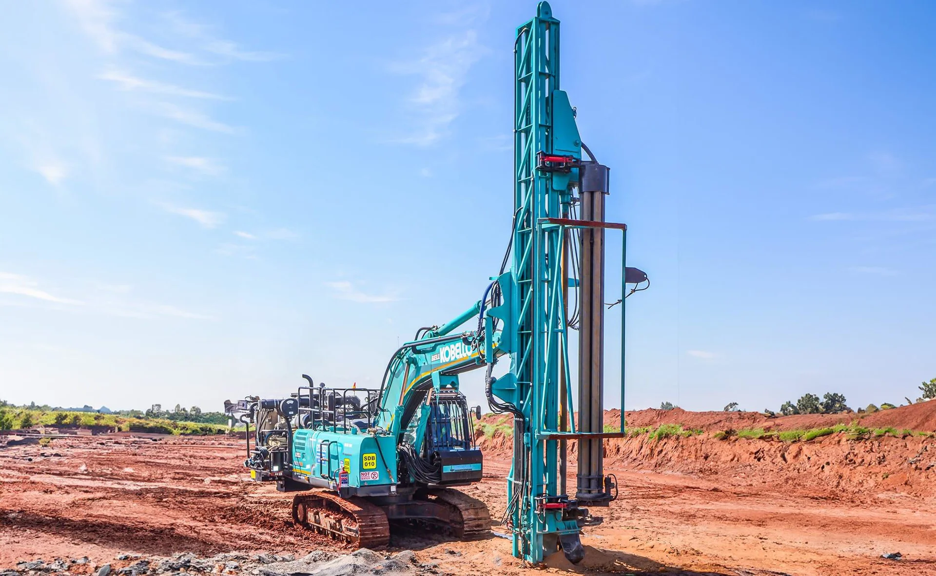 Kobelco SK220XDLC-10 proves successful as a drill rig carrier